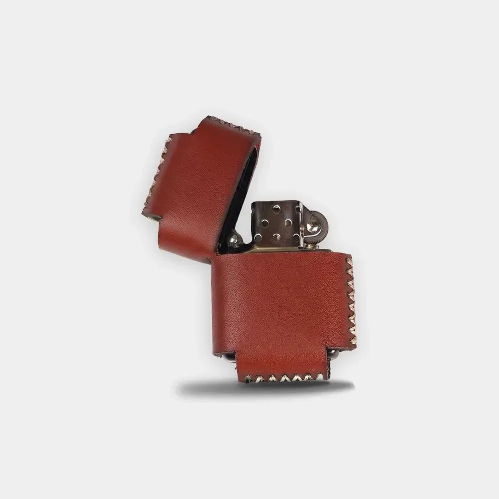 Deri Kılıflı Metal Çakmak - El Yapımı Gerçek Deri Hakiki Deri Kılıflı Metal Çakmak | Retro Pelle