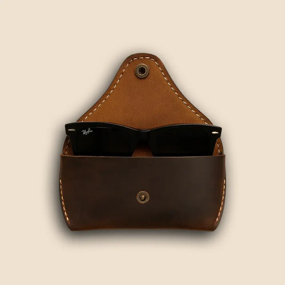 Deri Gözlük Kılıfı - Özel Deriden ve Pirinç Çıtçıtlı