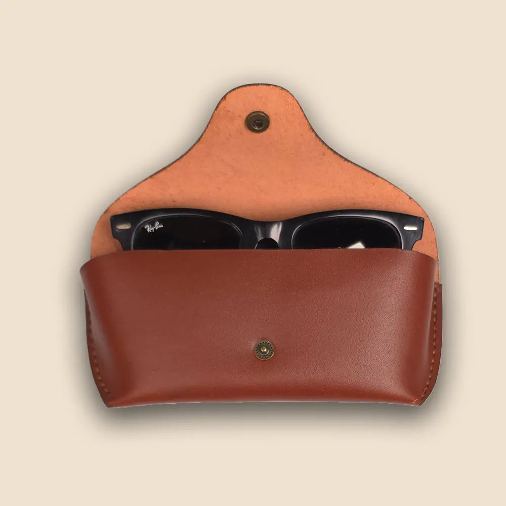 Deri Gözlük Kılıfı - Özel Deriden ve Pirinç Çıtçıtlı